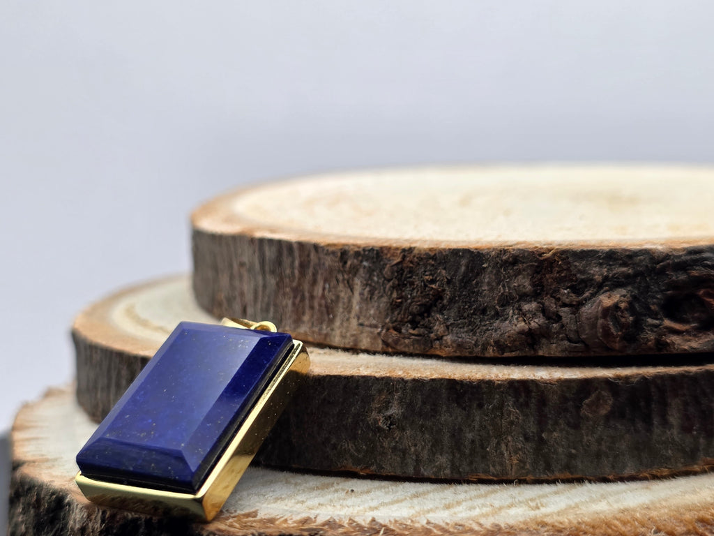 Grote hanger: Lapis Lazuli 5,34gr. inclusief collier .925 Zilver - verguld 18Kt.