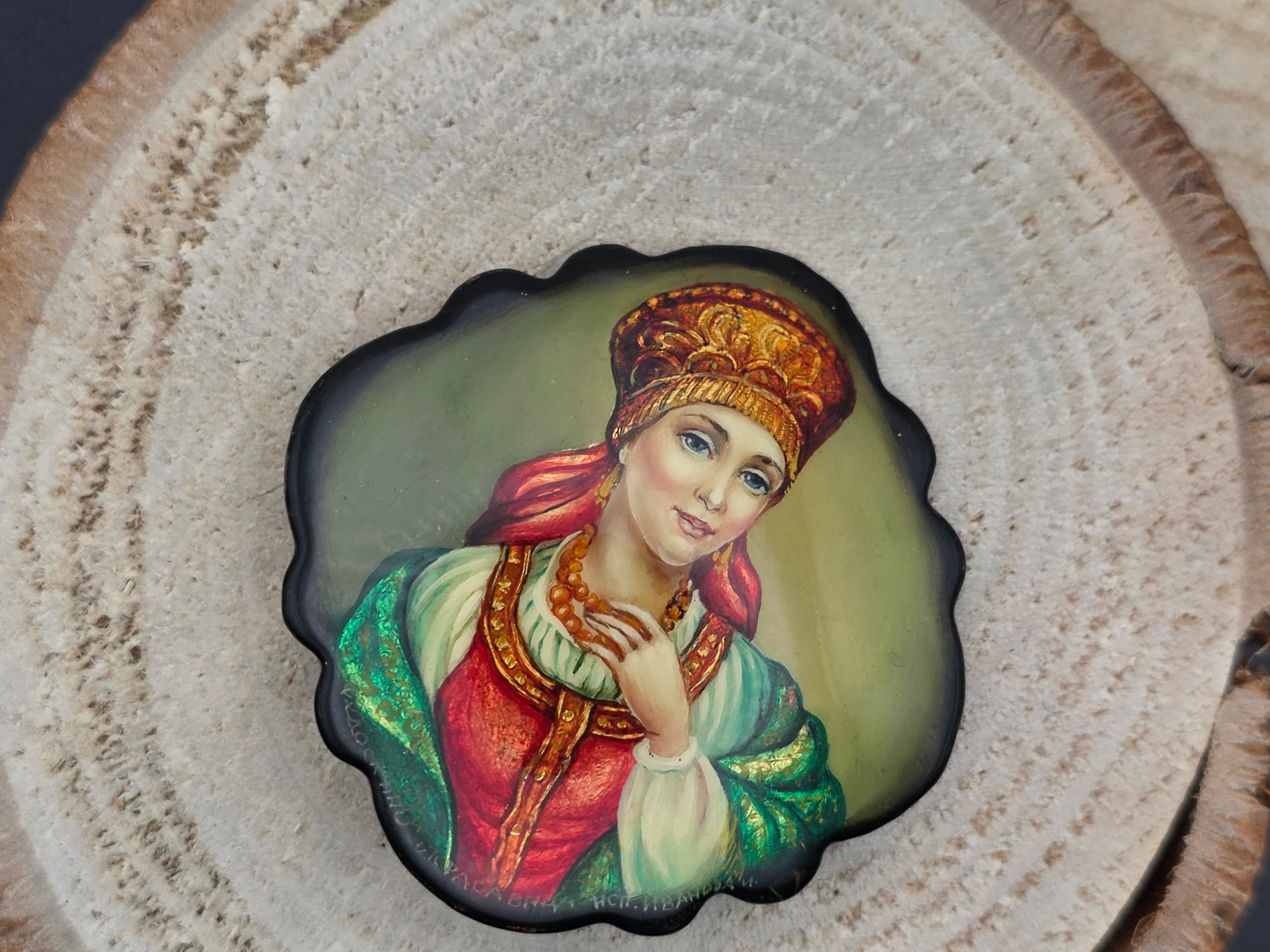 Fedoskino broche
